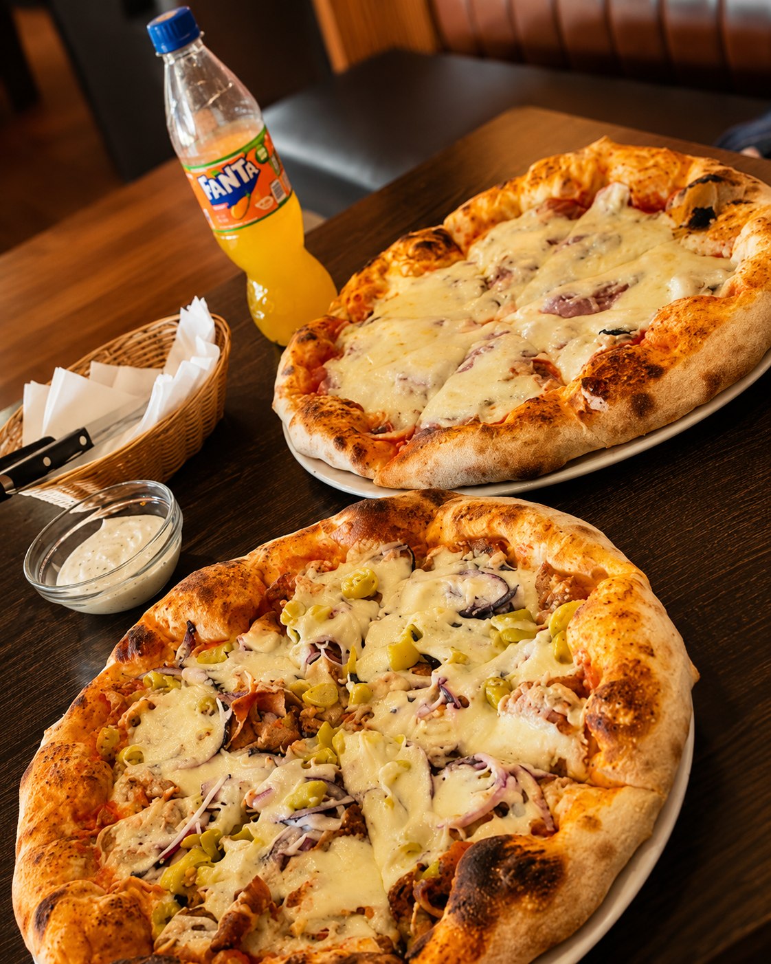 Frisch gebackene Pizza bei Sara Döner